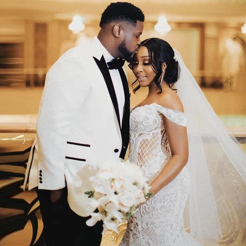 Vestidos de novia de tul con hombros descubiertos y encaje de sirena