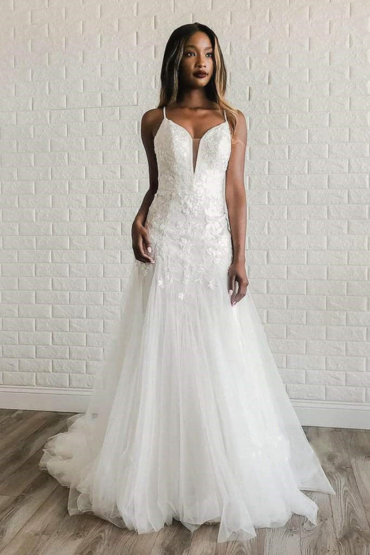 Vestidos de novia de sirena con tirantes finos de tul y apliques de encaje 