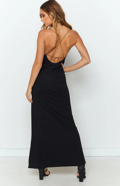 Vestidos de fiesta negros largos y sencillos con tirantes finos, escote en V y abertura lateral. 
