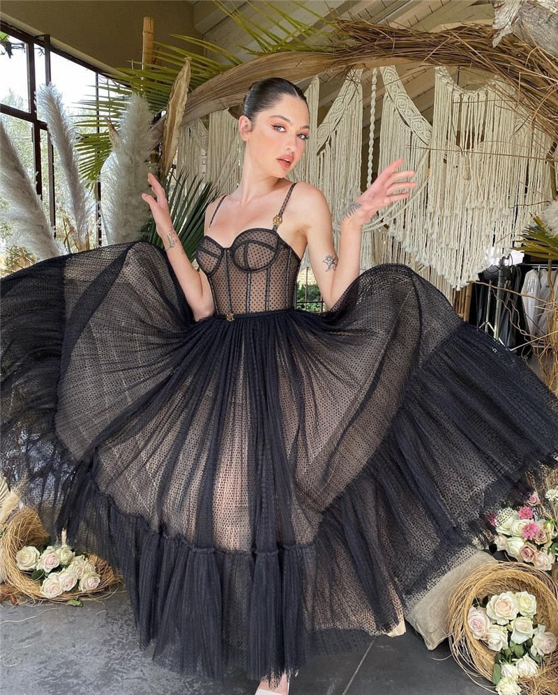 Vestidos de fiesta de bienvenida de línea A de tul con tirantes finos 