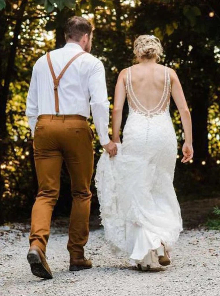 Vestidos de novia con cola larga y escote en V y encaje estilo sirena 