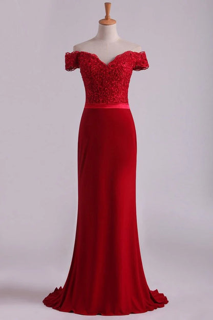Vestidos de fiesta con hombros descubiertos, licra, burdeos/granate, cola larga con apliques 