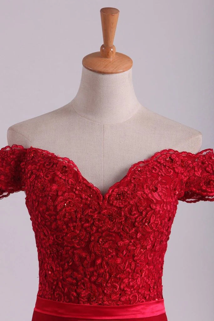 Vestidos de fiesta con hombros descubiertos, licra, burdeos/granate, cola larga con apliques 