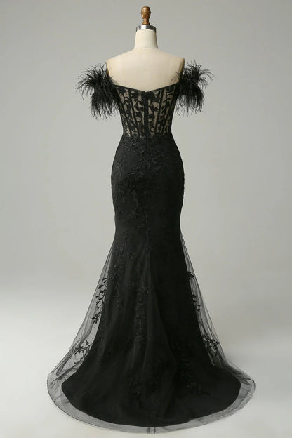 Vestidos de noche largos con apliques de encaje y plumas de sirena con hombros descubiertos 