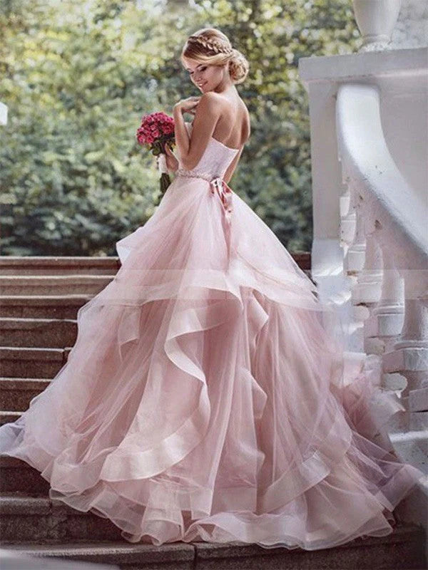 Vestidos de novia de tul con escote corazón y corte en rosa, sin tirantes 