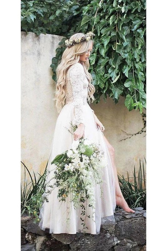 Vestidos de novia de playa de princesa con mangas largas y encaje, con abertura en tul color marfil. 