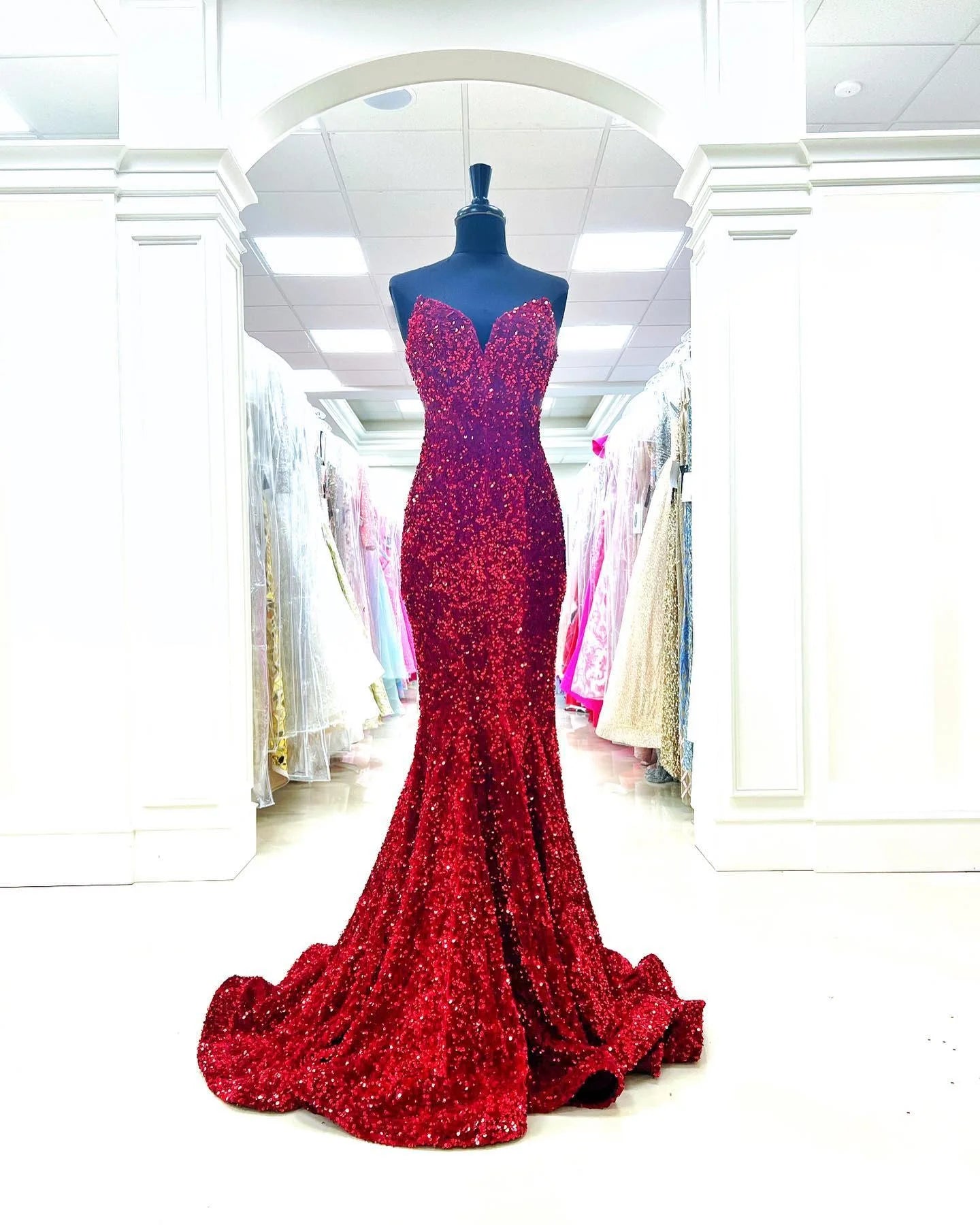 Vestidos de fiesta sirena lentejuelas sin tirantes cola larga 