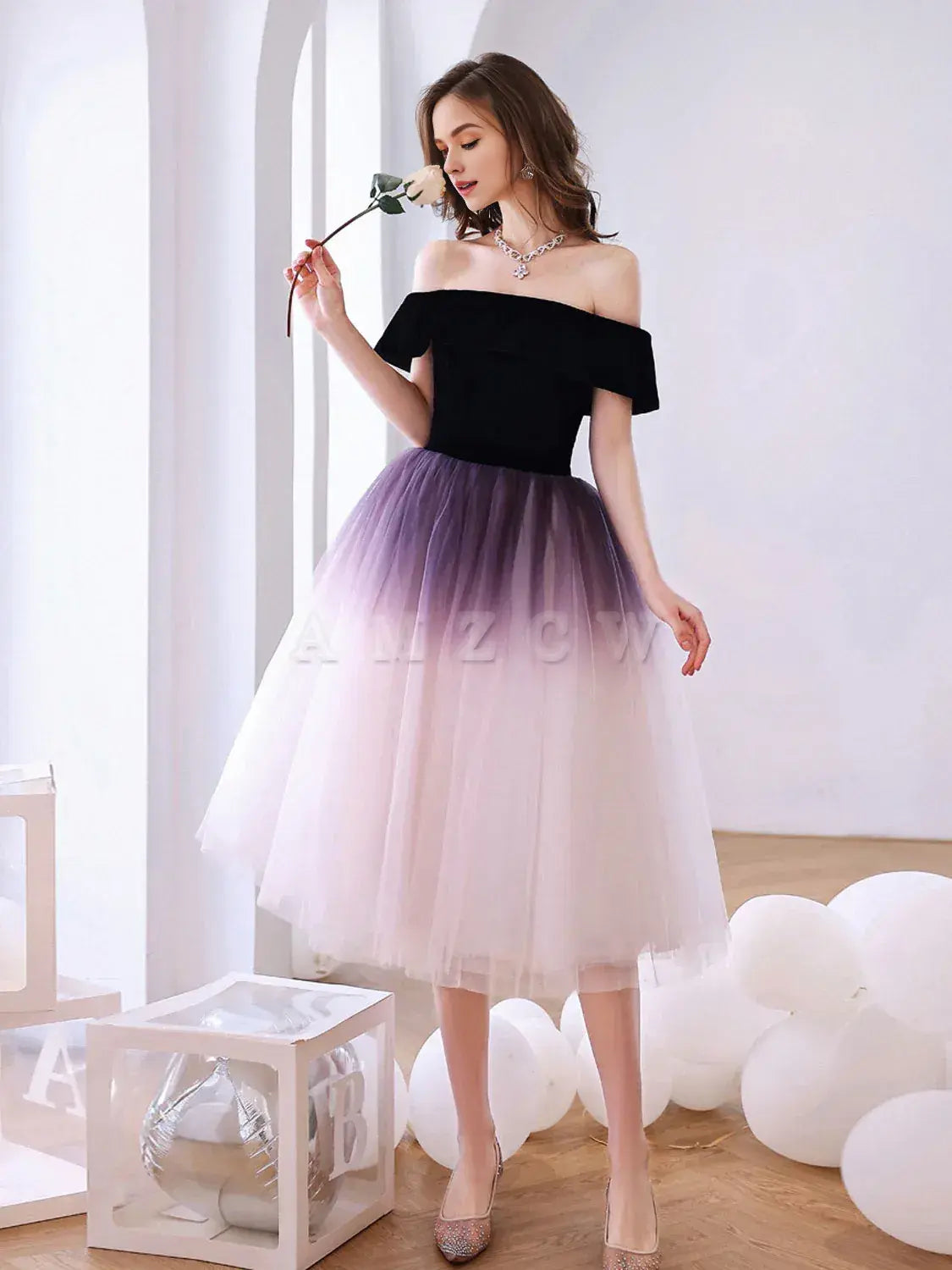 Vestido de fiesta corto de tul con hombros descubiertos en color morado de Amzcw. Vestido de fiesta de tul para el regreso a casa. Vestido de fiesta en tienda. 