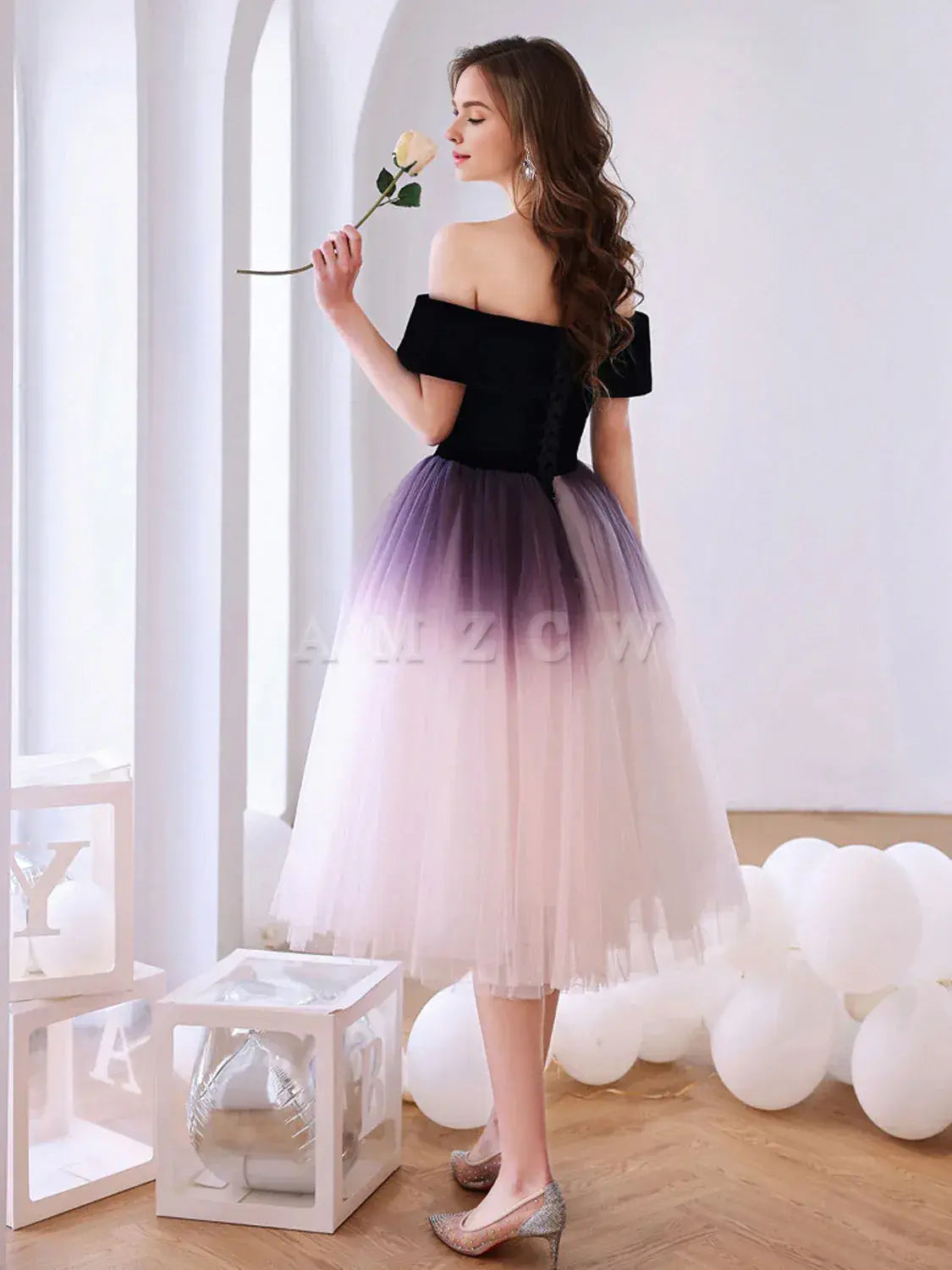 Vestido de fiesta corto de tul con hombros descubiertos en color morado de Amzcw. Vestido de fiesta de tul para el regreso a casa. Vestido de fiesta en tienda. 