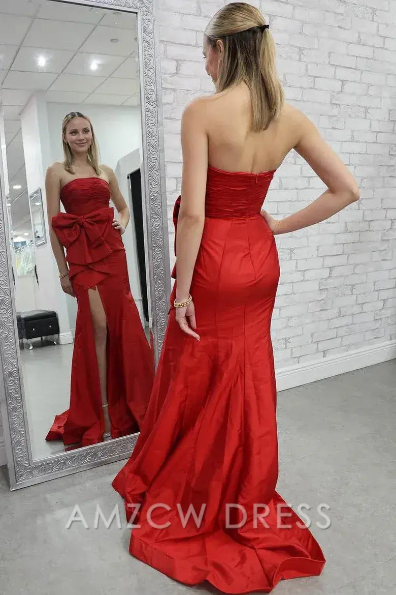 Vestido de fiesta formal Amzcw de satén plisado con abertura y lazo grande de sirena sin tirantes rojo