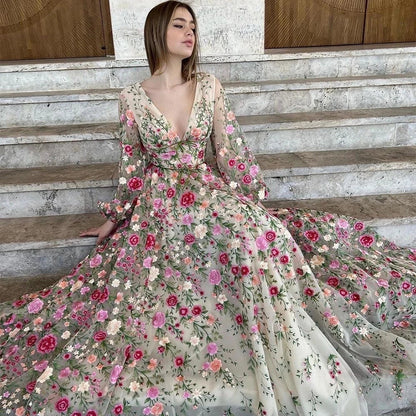 Vestidos de fiesta de corte A con apliques de tul y escote en V con mangas largas 