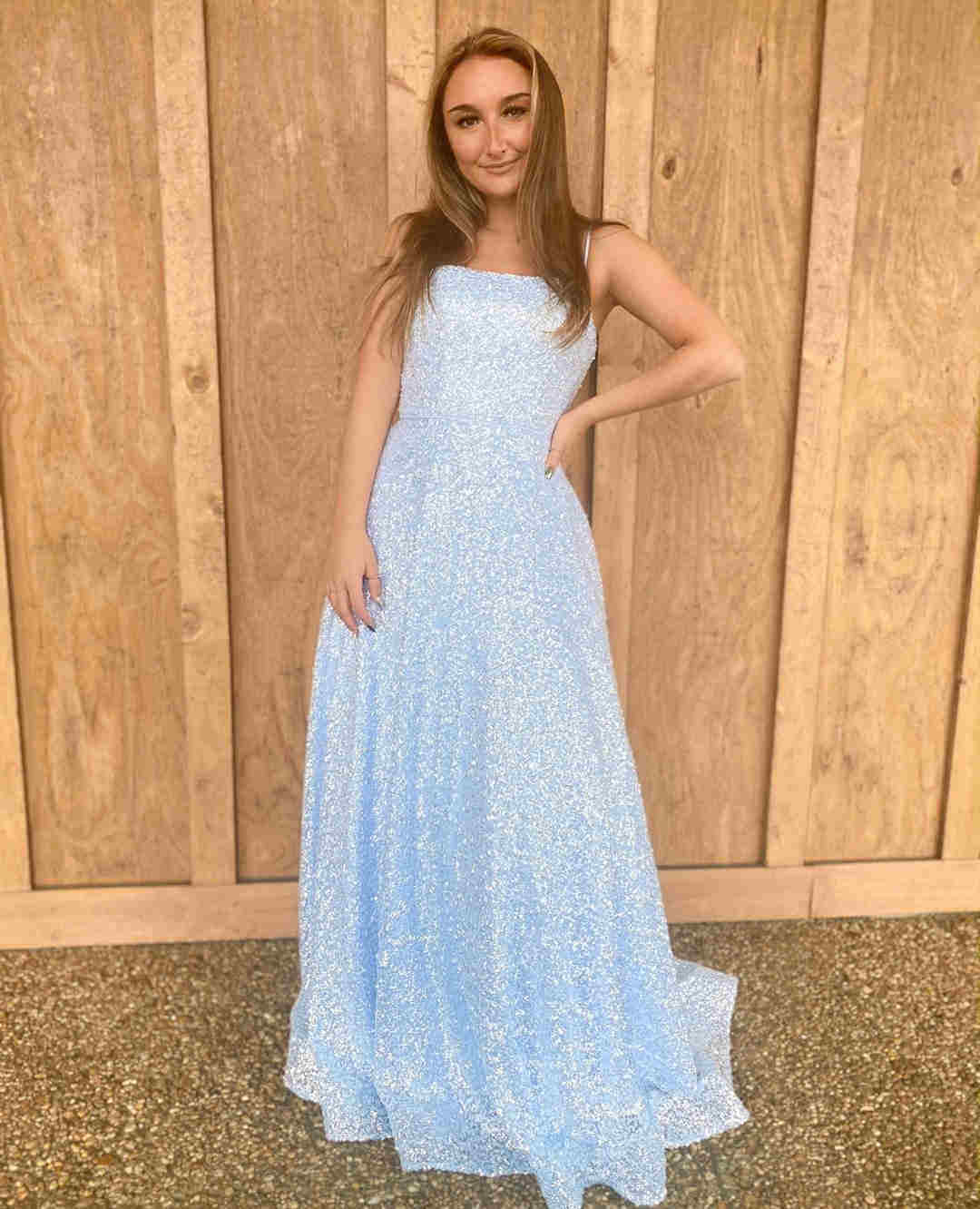 Vestidos de fiesta sin mangas con tirantes finos, corte A y lentejuelas 