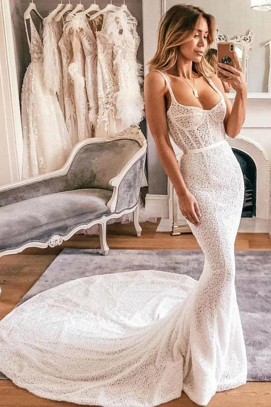 Vestidos de novia de sirena con tirantes finos y encaje en forma de corazón 