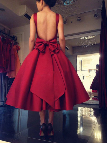 Vestidos de fiesta sexys con tirantes y espalda abierta de satén con lazo y largo hasta la rodilla 