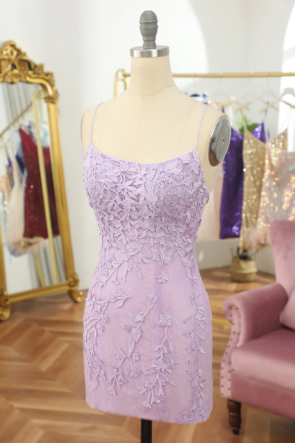 Vestidos de fiesta con tirantes finos, apliques de encaje y largo superior