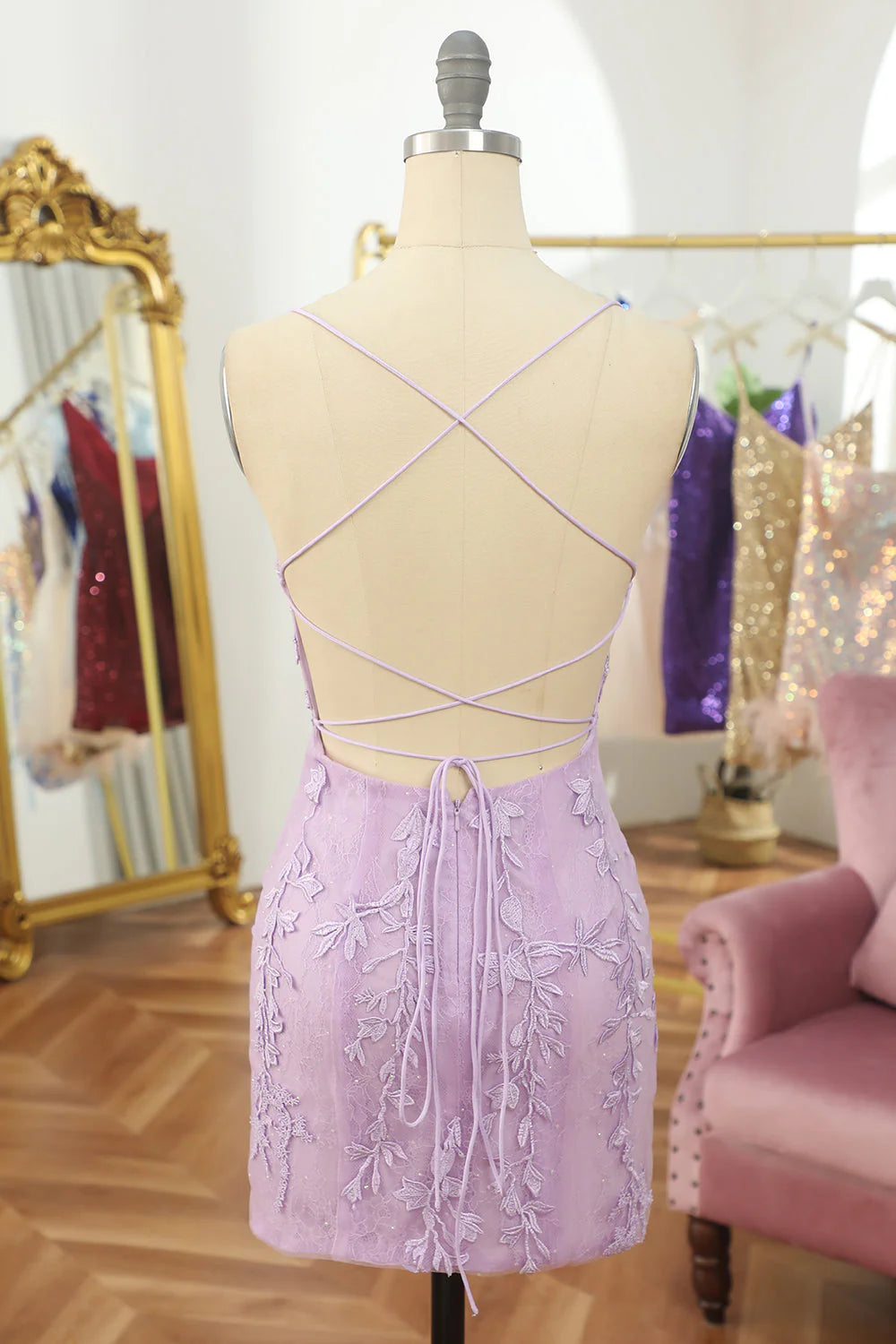Vestidos de fiesta con tirantes finos, apliques de encaje y largo superior