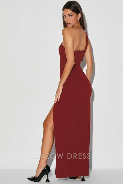 Vestido largo elegante y hermoso de Amzcw con un solo hombro en color burdeos y abertura en la espalda. Vestidos formales. 
