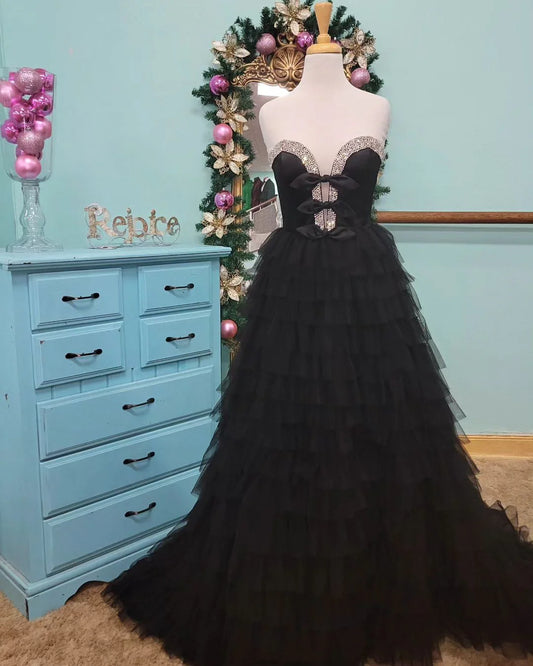 Vestido de fiesta largo negro sexy de tul sin tirantes con cordones y escote en forma de A con cuentas 