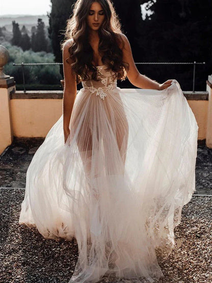 Vestido de novia elegante con espalda abierta, escote redondo y tirantes finos 