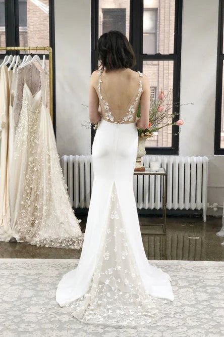 Vestidos de novia de sirena con tirantes finos de licra y apliques de cola larga