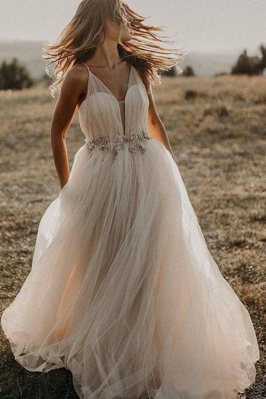 Vestidos de novia de tul con tirantes finos y escote en V profundo 