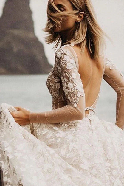 Vestido de novia con escote en V, corte A, mangas largas y espalda abierta 