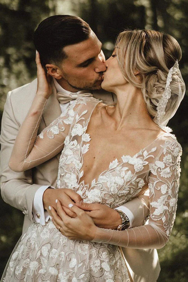 Vestido de novia con escote en V, corte A, mangas largas y espalda abierta 