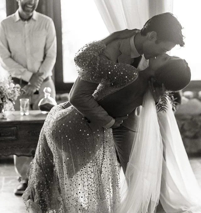 Vestido de novia dorado con escote en V y cuentas, con espalda en V y manga larga para fiesta 