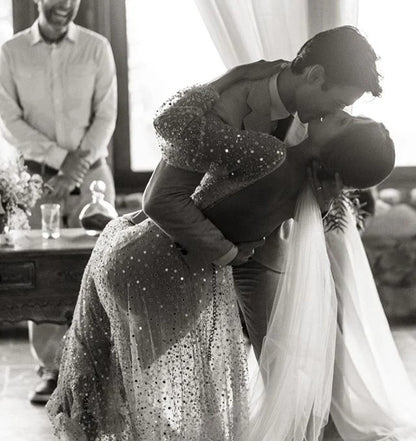 Vestido de novia dorado con escote en V y cuentas, con espalda en V y manga larga para fiesta 