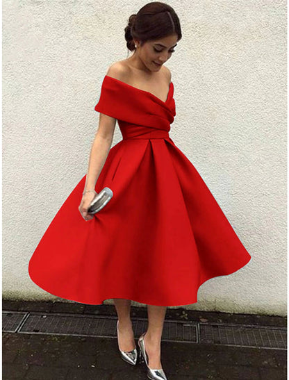 Close-up of the V-neckline and short sleeves of the 1950s A-line cocktail dress.