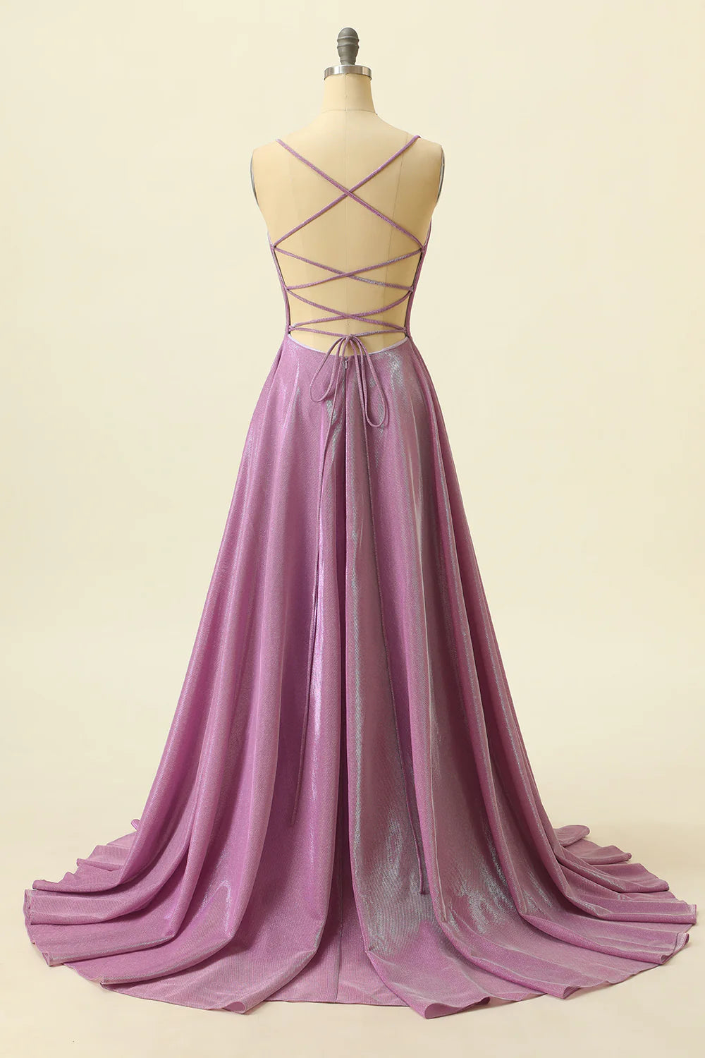 Vestido de fiesta morado con escote en V brillante