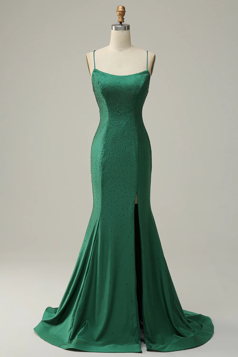 Vestido de fiesta largo verde oscuro con tirantes finos y sirena y cuentas