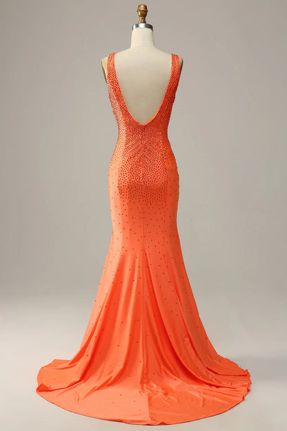 Vestido de fiesta largo naranja con escote en V y cuentas de sirena 