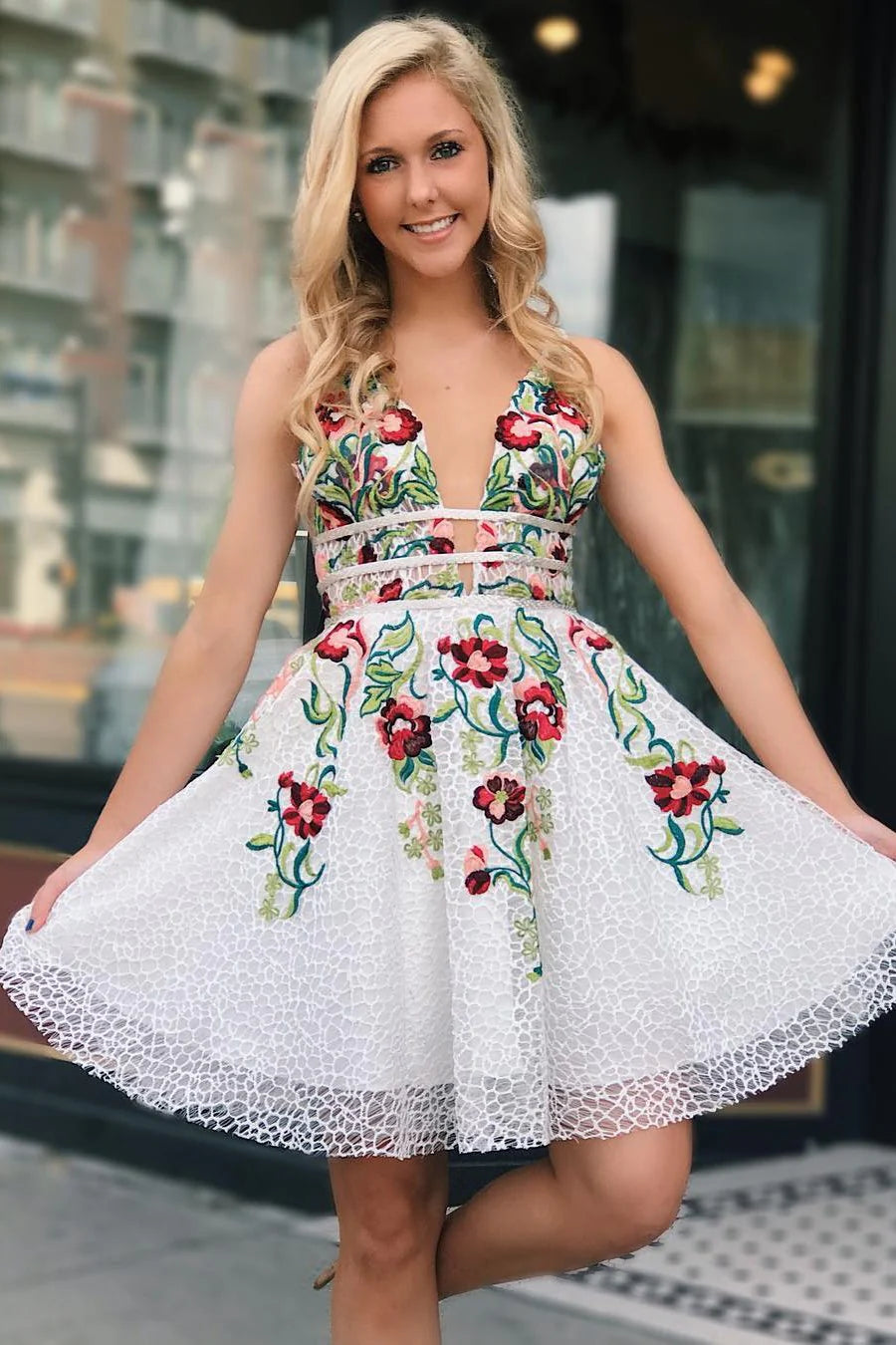 Vestidos de fiesta con escote en V y estampado floral, vestidos de cóctel cortos sin espalda 
