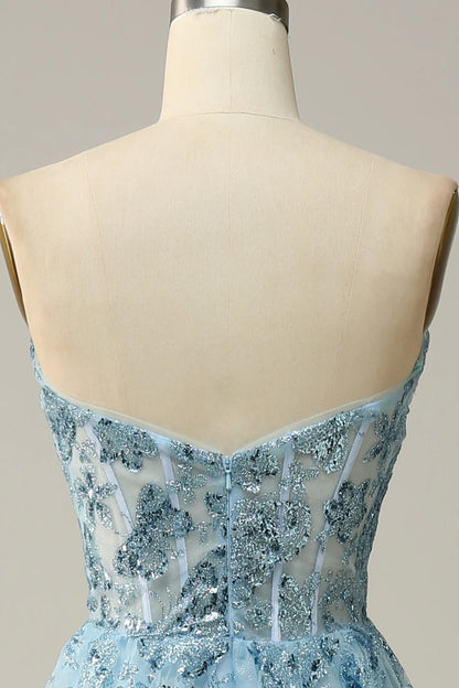 Vestido de fiesta azul cielo con lentejuelas y escote en forma de corazón y corte en A 