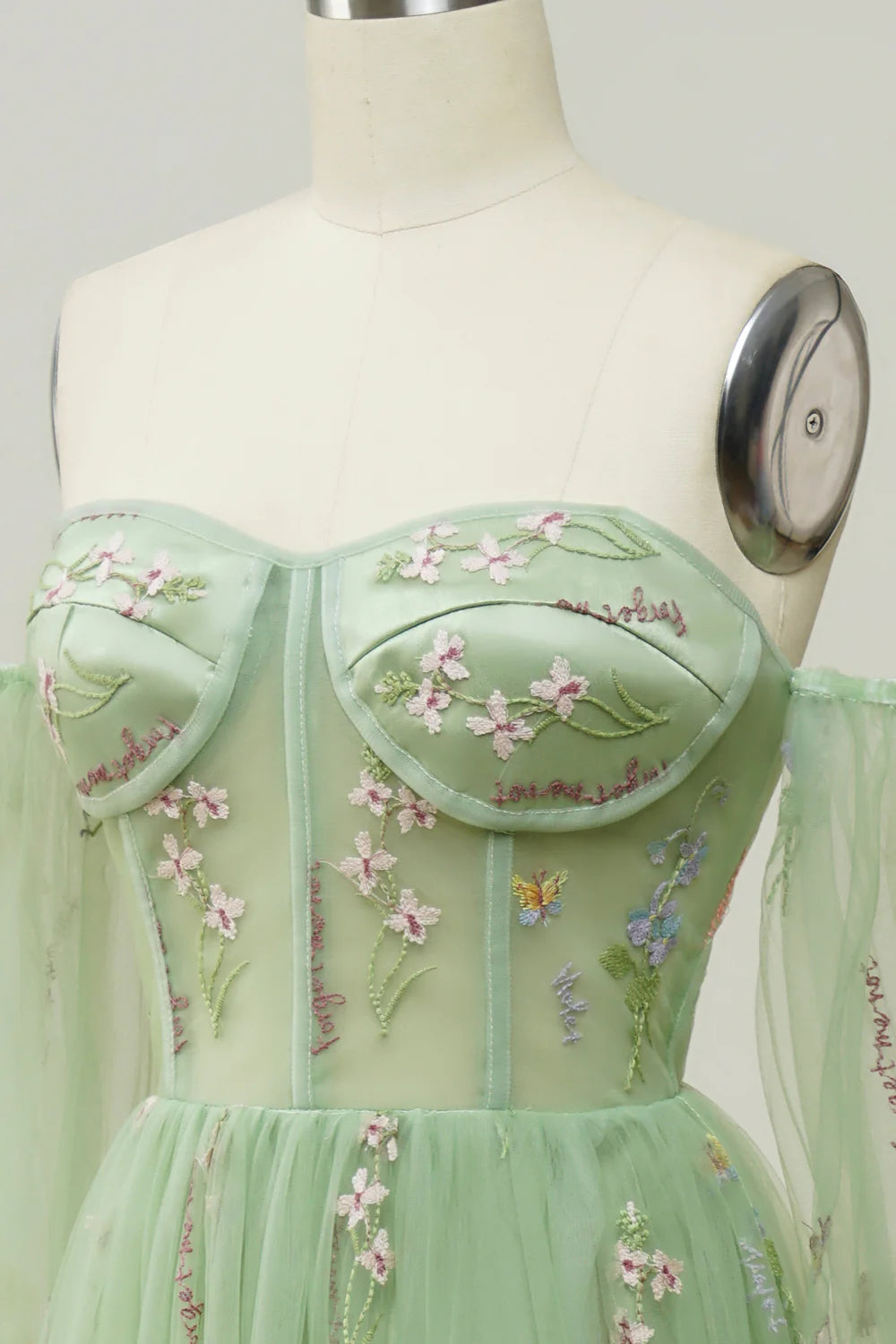 Vestido de fiesta verde de corte A con mangas largas y hombros descubiertos 