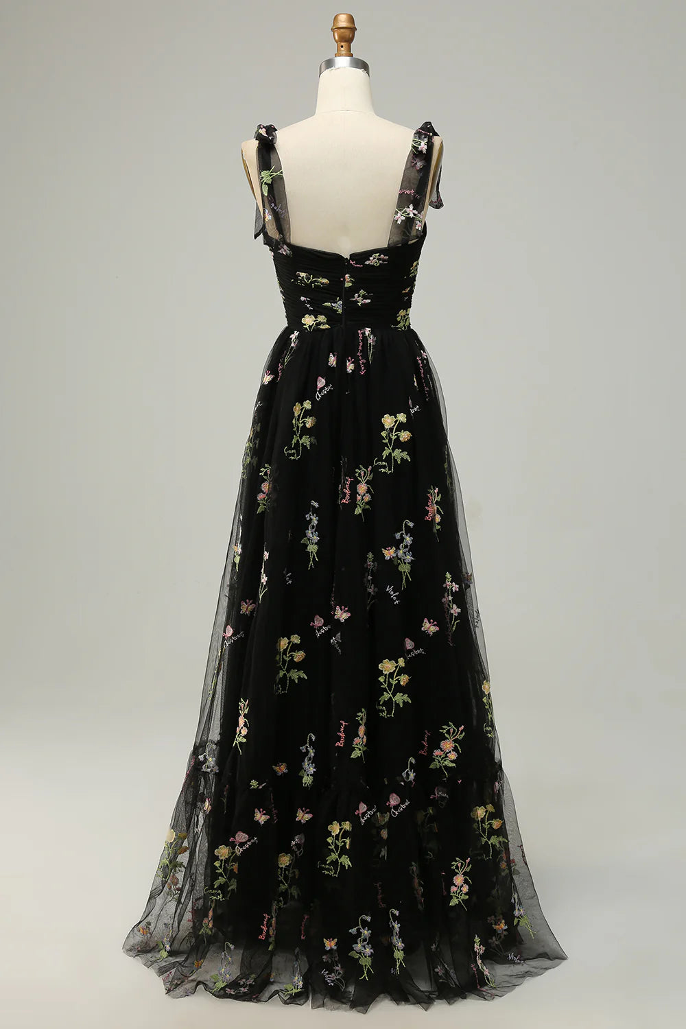 Vestido de fiesta largo con bordado color champán