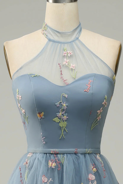 Vestido de fiesta de tul con cuello halter y bordado en forma de A 