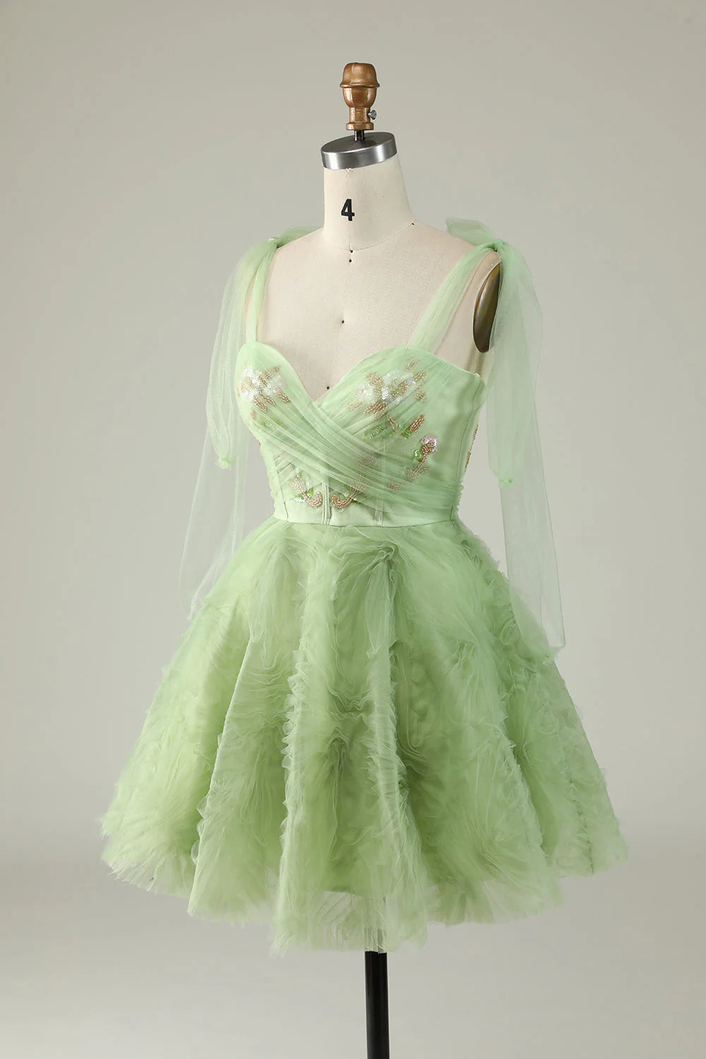 Vestido de fiesta corto verde de corte A con escote en forma de corazón y apliques de lentejuelas de Amzcw 