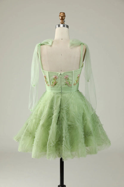 Vestido de fiesta corto verde de corte A con escote en forma de corazón y apliques de lentejuelas de Amzcw 