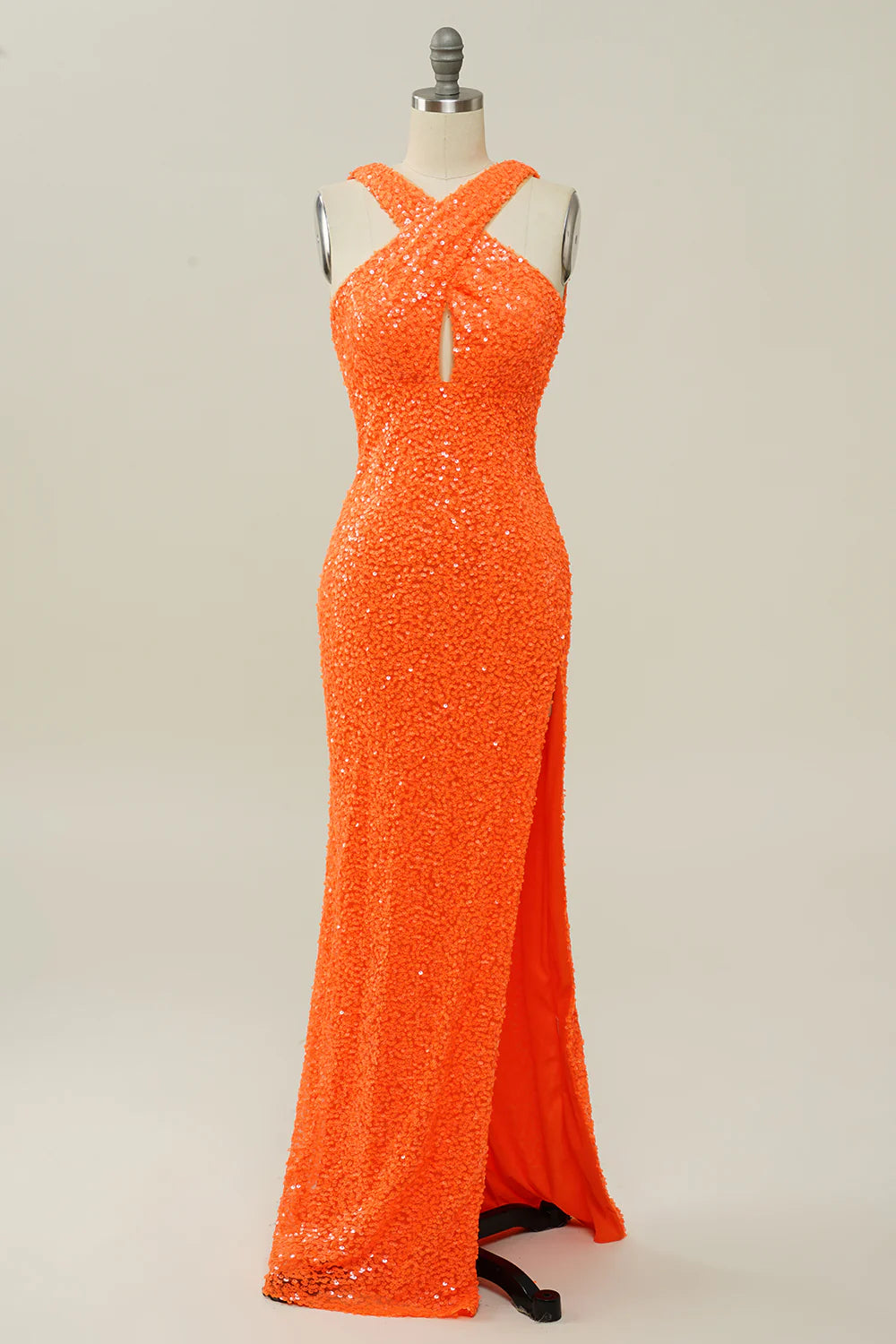 Vestido de fiesta de sirena con espalda descubierta, lentejuelas y cuello halter en color naranja