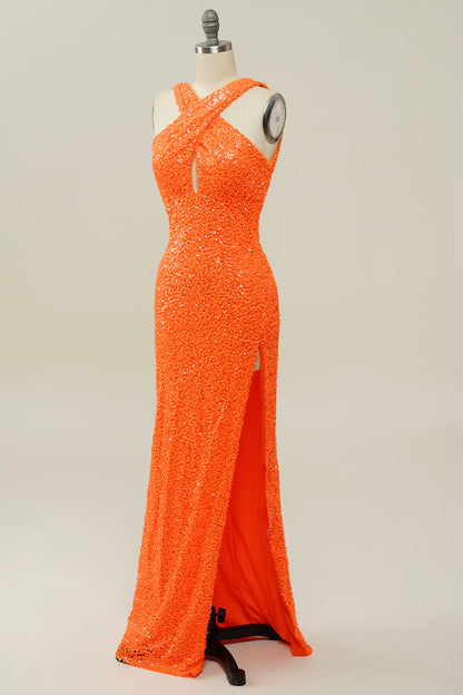 Vestido de fiesta de sirena con espalda descubierta, lentejuelas y cuello halter en color naranja