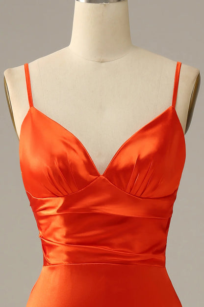 Vestido de fiesta de sirena con tirantes finos en color naranja 