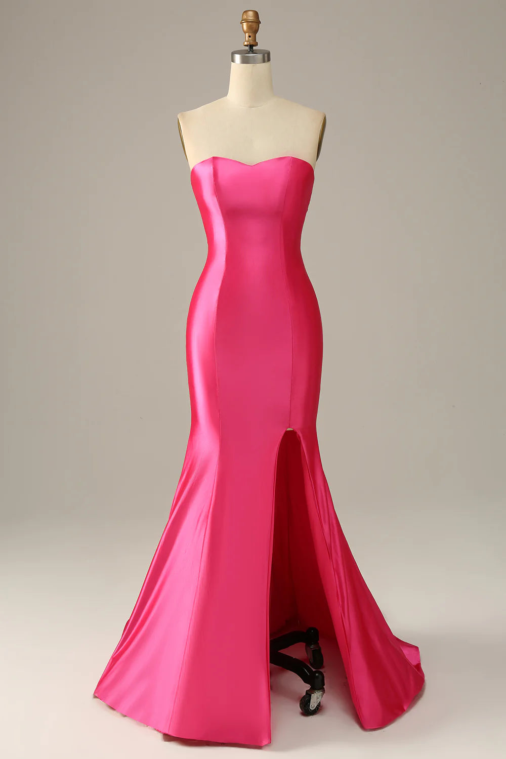 Vestido de fiesta de sirena con escote corazón en color fucsia 
