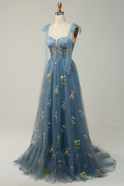 Vestido de fiesta largo con corsé bordado en color lila 