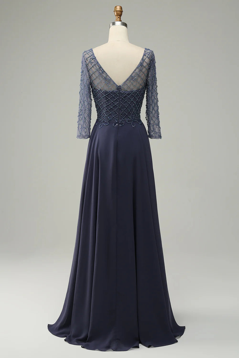 Vestido de madre de la novia con mangas largas y cuentas 