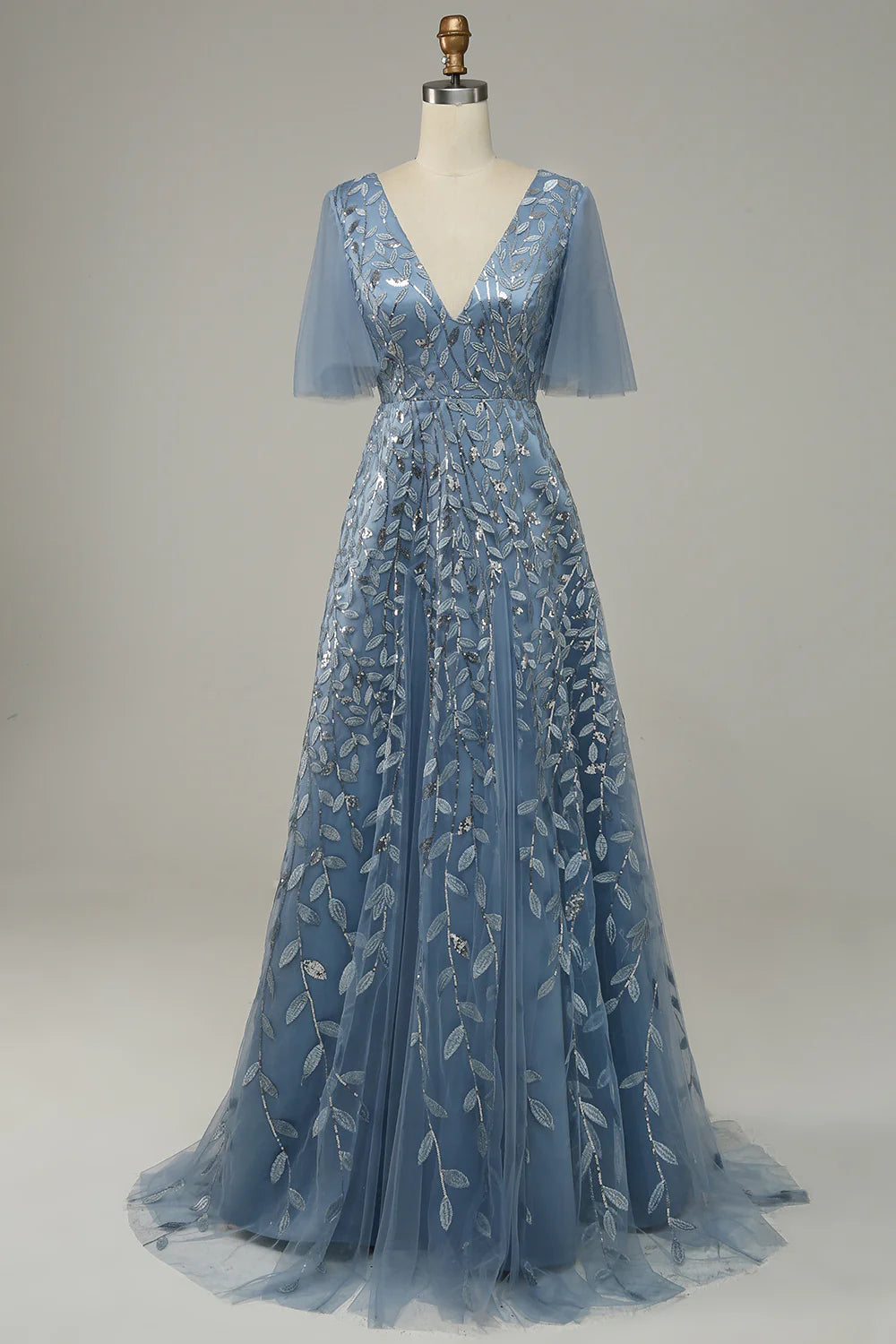 Vestido de fiesta con hojas bordadas en tul azul grisáceo 