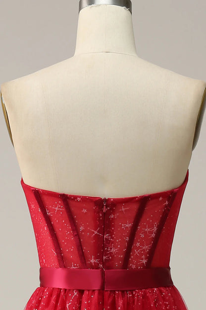 Vestido de fiesta rojo sin tirantes con corsé de tul 