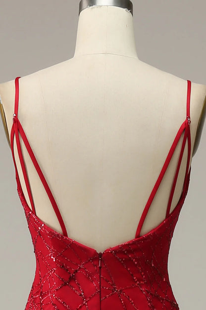 Vestido de fiesta de sirena con tirantes finos en rojo oscuro y abertura 