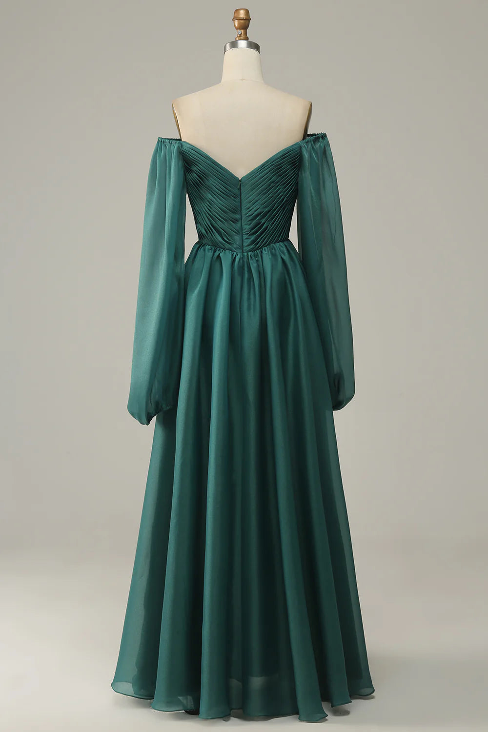 Vestido de fiesta de manga larga con hombros descubiertos y volantes